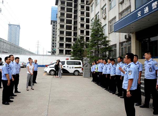 開(kāi)元集團持續幫扶洛寧瓜農——5000斤愛(ài)心西瓜慰問(wèn)洛陽(yáng)一線(xiàn)交警