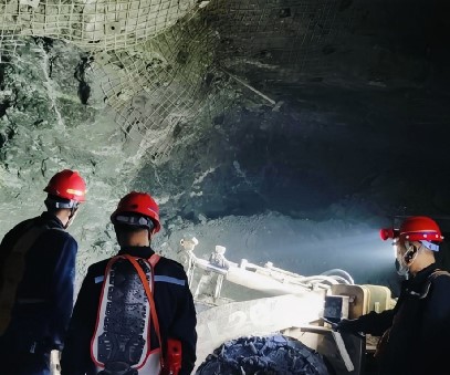 西溝鐵礦｜織密安全防護(hù)網(wǎng)，護(hù)航全年“零傷亡”